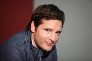 Актер «Сумерек» появится «Супердевушке» CBS
